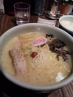 「しおらーめん（大盛）+無料ライス」@らーめん 山頭火 越谷イオンレイクタウン店の写真