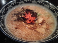 「黒豚骨ラーメンマー油味（735円）」@七匹のこぶた 吉祥寺店の写真