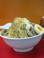 「ラーメン少なめ魚粉（野菜・ニンニク・アブラ）」@モッコリ豚の写真