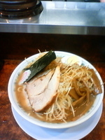 「中華そば（脂多め、麺やわめ、味濃いめ）+ネギ+生玉子」@東池袋大勝軒 神奈川新町店の写真