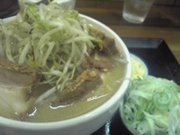 「味噌ラーメン+チャーシュー2枚+ねぎ+ライス+野菜大盛+ニンニク」@味噌麺処 花道庵の写真