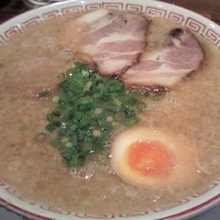 「屋台ラーメン+替玉」@博多屋台の写真