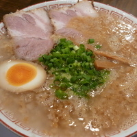 「屋台ラーメン（さらにコッテリ）+替え玉」@博多屋台の写真