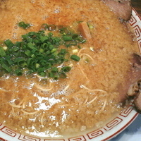 「屋台チャーシュー（こってり・粉落し）¥800 替え玉×1（粉落し」@博多屋台の写真