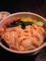 「トマトとタマゴ・キノコの彩り刀削麺¥780」@西安刀削麺酒樓 本郷店の写真