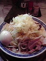 「まぜそばチーズ入り+味付玉子」@大黒屋本舗 千葉中央店の写真