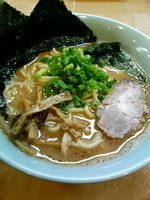 「醤油ラーメン（豚骨醤油） 600円 +中盛100円」@横浜ラーメン 春木家の写真