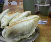 「餃子 550円 + マーボラーメン 600円」@中華料理 桃苑の写真