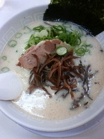 「ラーメン+替え玉」@博多天神 渋谷南口店の写真