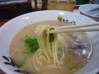 「おいしいラーメン 280円」@博多ラーメン 膳 天神メディアモール店の写真