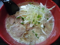 「魚介とんこつ 350円（福岡ウォーカー1月号半額クーポン券使用の」@ラーメン海鳴の写真