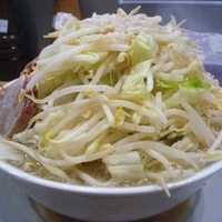 「塩ラーメン大盛 700円（ヤサイマシ・ニンニクマシマシ・アブラ）」@オリジナル極太麺 らーめん天の写真