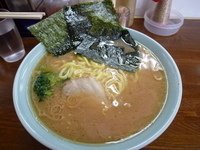「中ラーメン麺かため 750円」@近藤家 本店の写真
