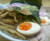 「塩ラーメン￥630+チャーシュー￥250+ワンタン￥200+煮玉」@田村屋の写真