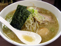 「ハッスルラーメン（ふつう）@580+半熟味付玉子@70」@ハッスルラーメンホンマ 錦糸町店の写真