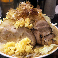 「マンモスラーメン 800円 麺大盛  100円 やさい増量 50」@泪橋の写真