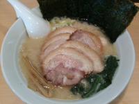 「塩とんこつラーメン（麺固め）+チャーシュー」@山剛家 鴨居店の写真