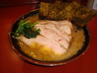 「チャーシューメン（濃い目+固め） 740円」@家系総本山 ラーメン吉村家の写真