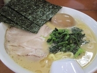 「豚骨醤油（並）600円+味付玉子100円+餃子3個&半ライス25」@横浜らーめん夢家の写真