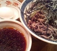 「肉盛つけ蕎麦（大盛）冷汁・玉子付き（880円）」@馳走麺 狸穴の写真