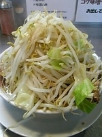 「ラーメン（野菜増し・にんにく）+こま切れ豚」@らーめん大 本郷店の写真