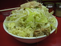 「小豚（ヤサイ、ニンニク、アブラ）」@ラーメン二郎 桜台駅前店の写真