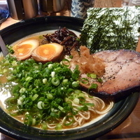 「黒とく+中盛」@博多長浜らーめん よかとの写真