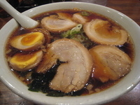 「正油らーめん（麺大盛り）+焼豚+味玉」@匠屋の写真