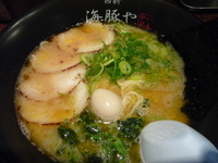 「ラーメン +チャーシュー 290円（福岡ウォーカー&ラーメンウォ」@西新 海豚やの写真