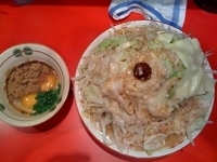「得のせラーメン（大）・スキヤキダブル・まぜ魚粉・野菜マシマシ・ニ」@用心棒の写真