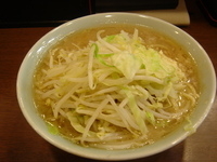 「ラーメン（麺少な目、ニンニク）700円」@ラーメン二郎 池袋東口店の写真