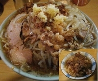 「豚入りラーメン（にんにく、あぶら）」@ラーメン富士丸 明治通り都電梶原店の写真