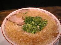 「屋台ラーメン（バリカタ）650円+替玉（バリカタ）100円」@博多屋台の写真