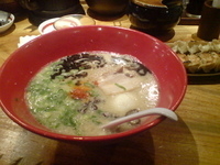 「赤丸かさね味（850円） +玉子（100円）+博多ひとくち餃子（」@博多一風堂 池袋店の写真