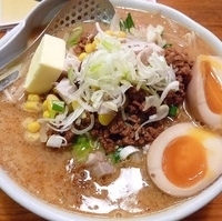 「野菜たっぷりみそらーめん（煮玉子+バタートッピング）」@麺屋まる勝 馬橋店の写真
