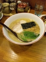 「豚骨醤油」@百歩ラーメン 朝霞店の写真