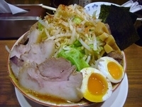 「メガ豚野郎らーめん・大盛り・野菜増し（1200円）」@重厚煮干中華そば 大ふく屋 上野店の写真