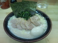 「塩チャーシュー麺中盛+味付たまご=850+100+80=1030」@壱成家 南越谷本店の写真