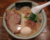 「白濁濃厚鶏そば+味玉」@塩そば 真吾の写真