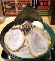 「塩らーめん（裏・マサさんSP）+炒め野菜+半熟味玉+チャーシュー」@味噌蔵らーめん まるしゅうの写真