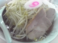 「正油ラーメン（大盛）+もやし大盛+餃子4個」@北海道ラーメンの写真