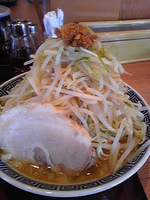 「ふじ麺（ニンニク アブラ）\500」@優勝軒 麺や十兵衛 所沢店の写真