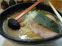 「豚骨らーめん+大盛り（680円+50円）生ビール（500円）」@めん屋 沙楽の写真