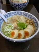 「逸刀流らーめん + 味玉」@一刀斎の写真