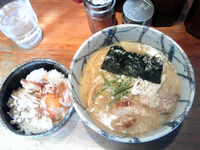 「しょうゆらーめん+卵かけご飯」@風来居 渋谷店の写真