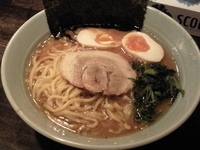 「ラーメン+味玉」@らーめん七福家 新宿店の写真