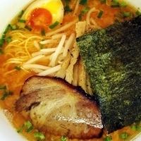 「とんこつラーメン赤（辛口） 油多め」@らーめん ぶるてり屋の写真