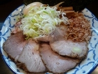 「全部乗せ油そば小盛り（1000円）」@兎に角 松戸店の写真