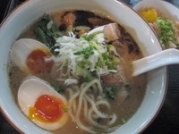 「中華そば700円+俊麺250円+博多かしわめし（小）150円」@俊麺なが田の写真