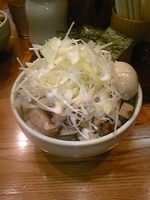 「特製塩汁なし大盛、炙りチャーシュー、ねぎ」@らーめん 破顔の写真